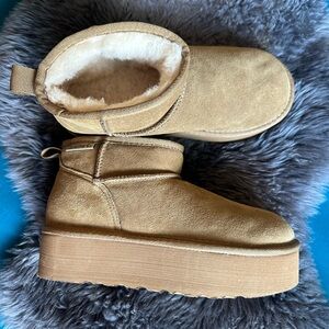 Women’s Bear paw platform boots size 7